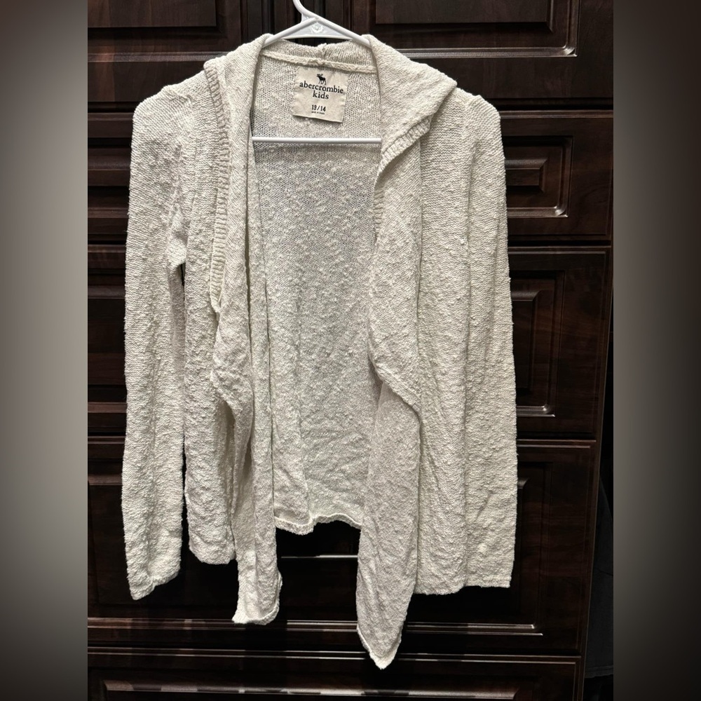 Abercrombie cozy White Kids cardigan size 13/14